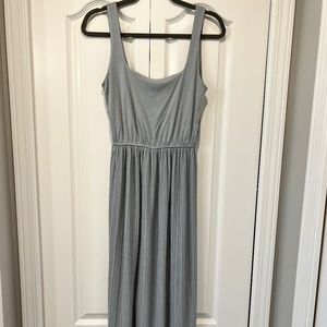Oak + Fort pleated midi dress size s